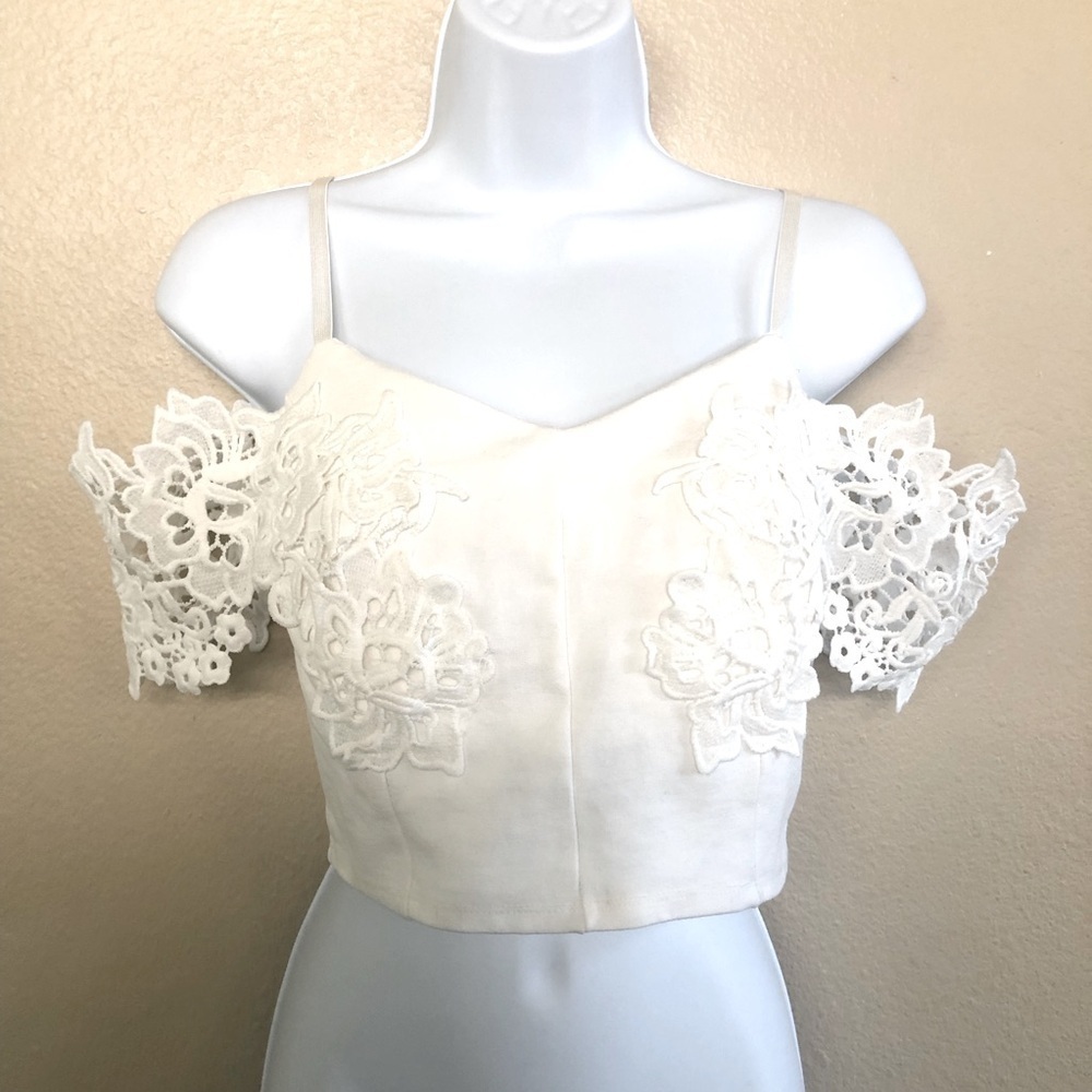 Haute Monde Cold Shoulder Lace Detail Crop Top Size Small